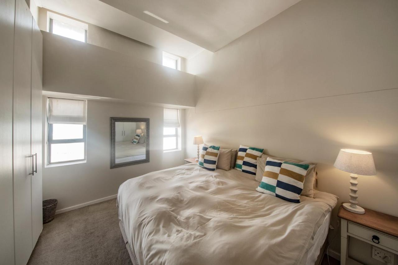 Surferscorner Self Catering Apartments Мюзенберг Екстериор снимка