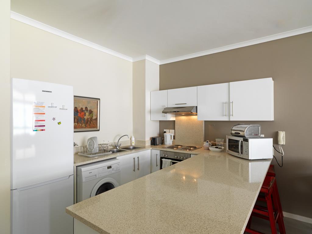 Surferscorner Self Catering Apartments Мюзенберг Екстериор снимка