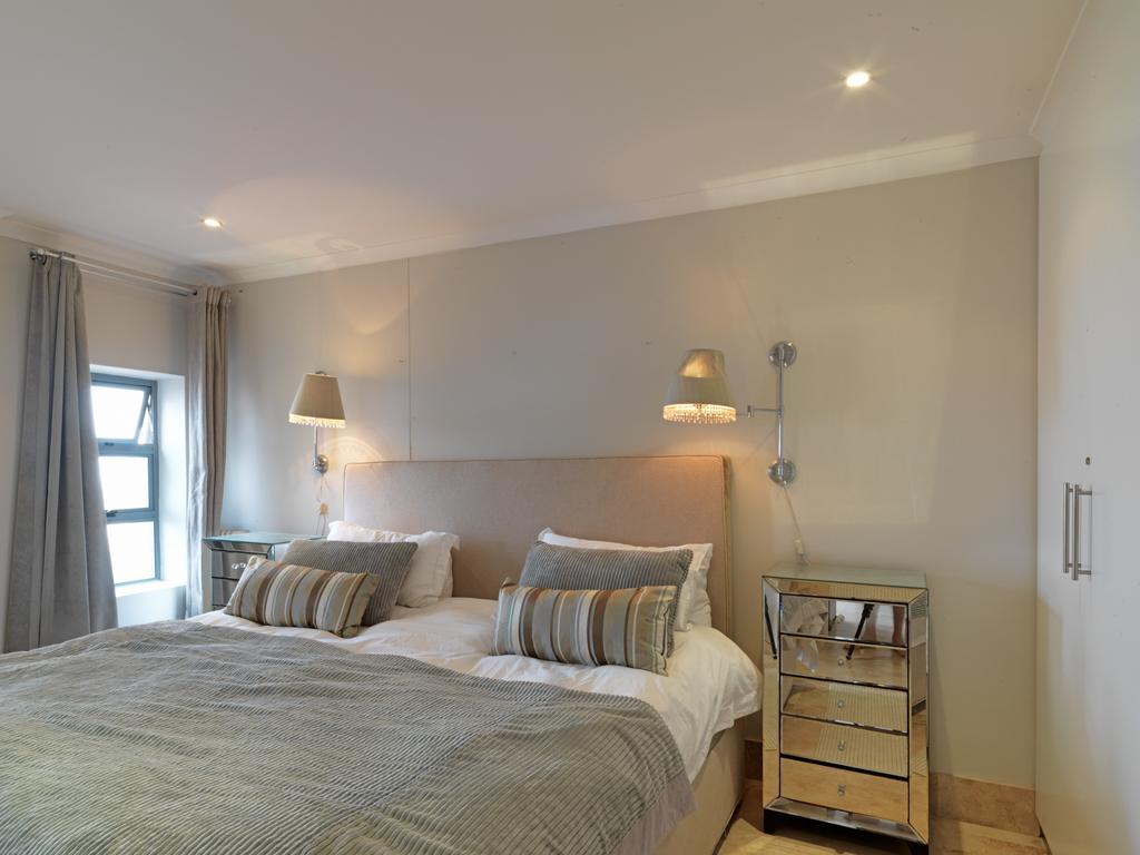 Surferscorner Self Catering Apartments Мюзенберг Екстериор снимка