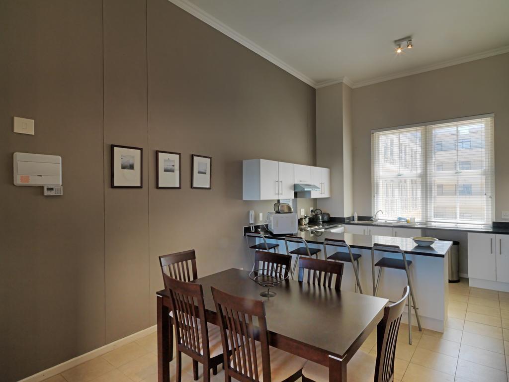 Surferscorner Self Catering Apartments Мюзенберг Екстериор снимка